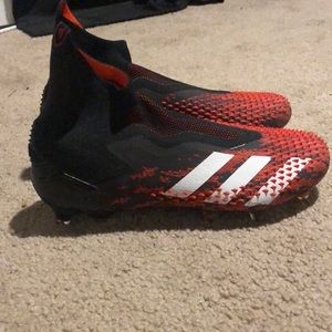 Adidas predator soccer cleats with chrome heel.